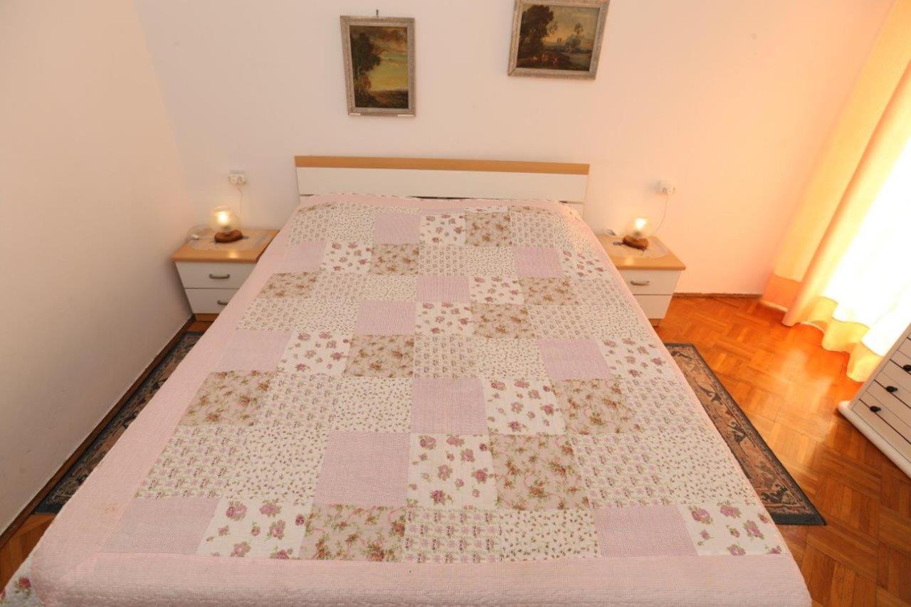 Studio Apartments Cavrak With Terrace Baška Eksteriør billede