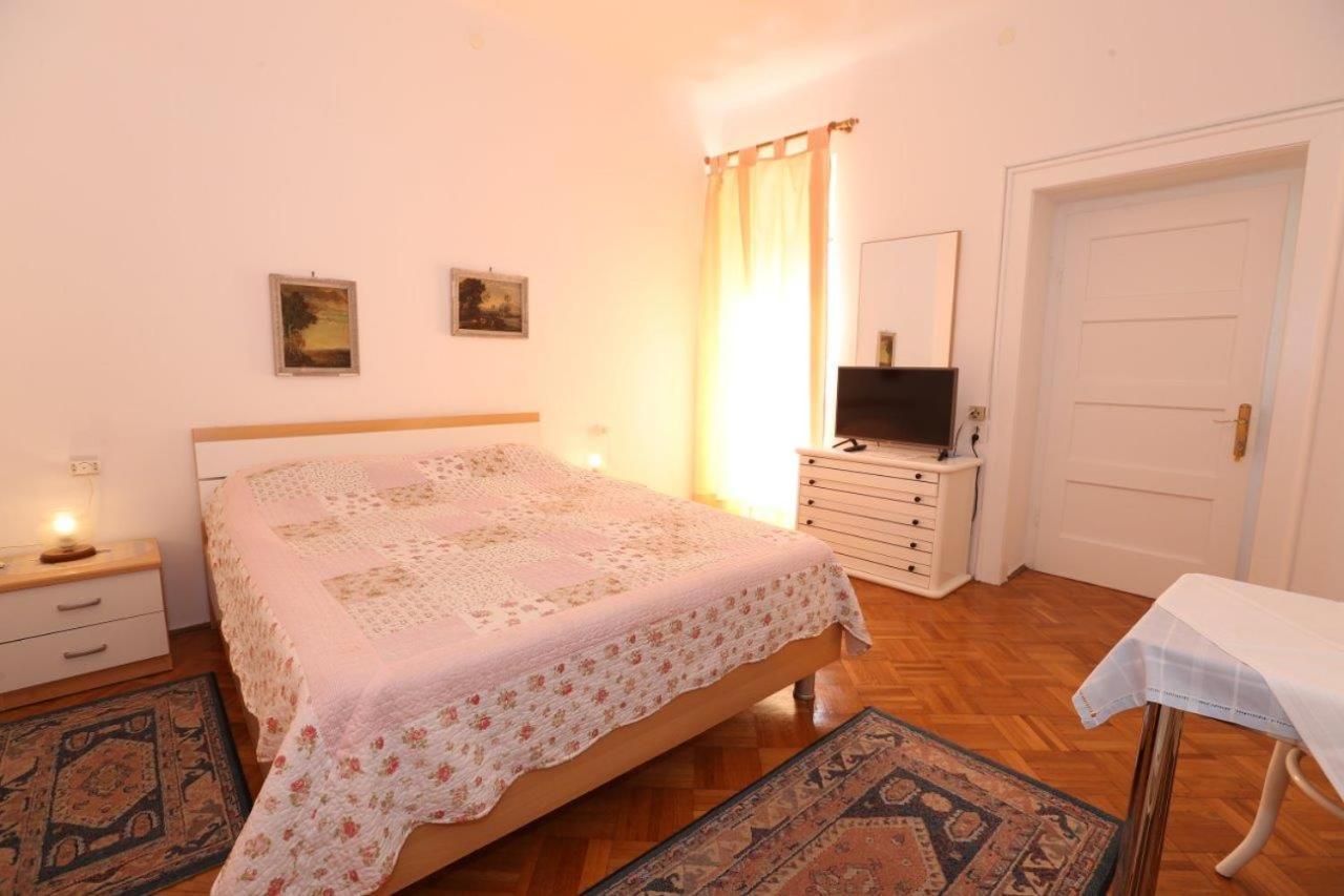 Studio Apartments Cavrak With Terrace Baška Eksteriør billede
