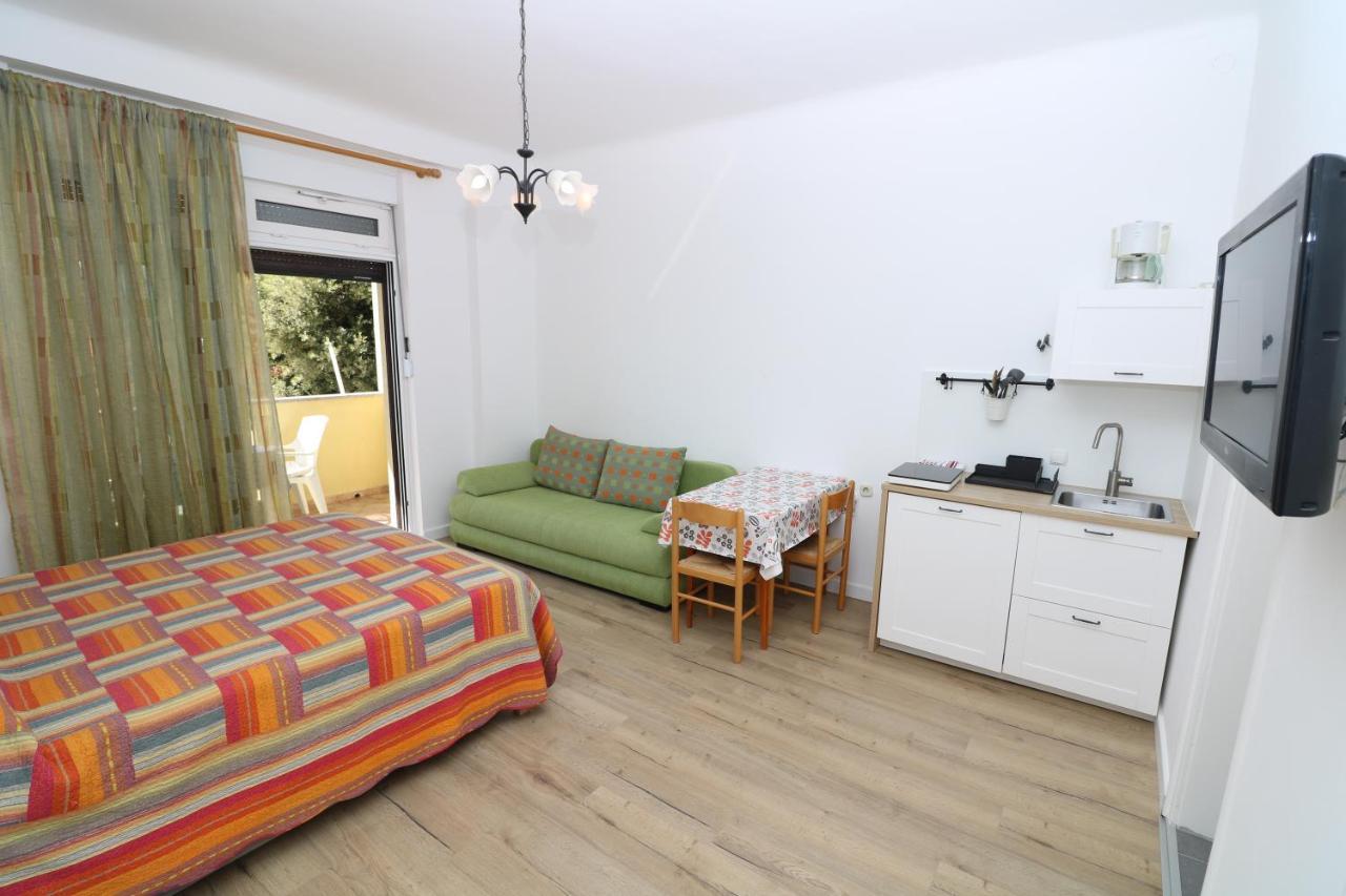 Studio Apartments Cavrak With Terrace Baška Eksteriør billede