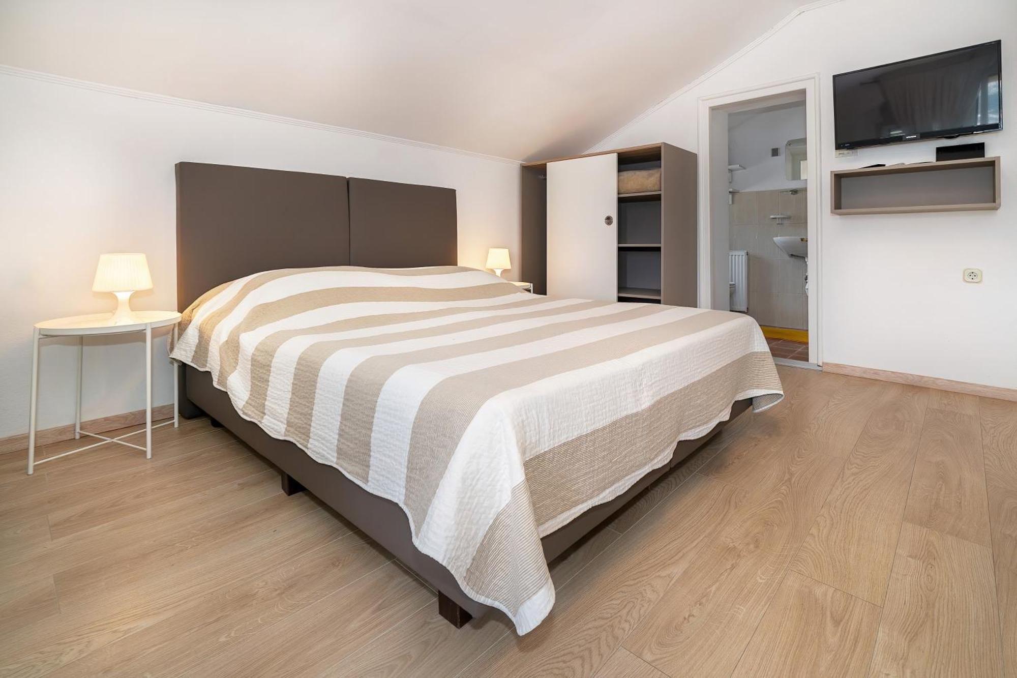Studio Apartments Cavrak With Terrace Baška Eksteriør billede