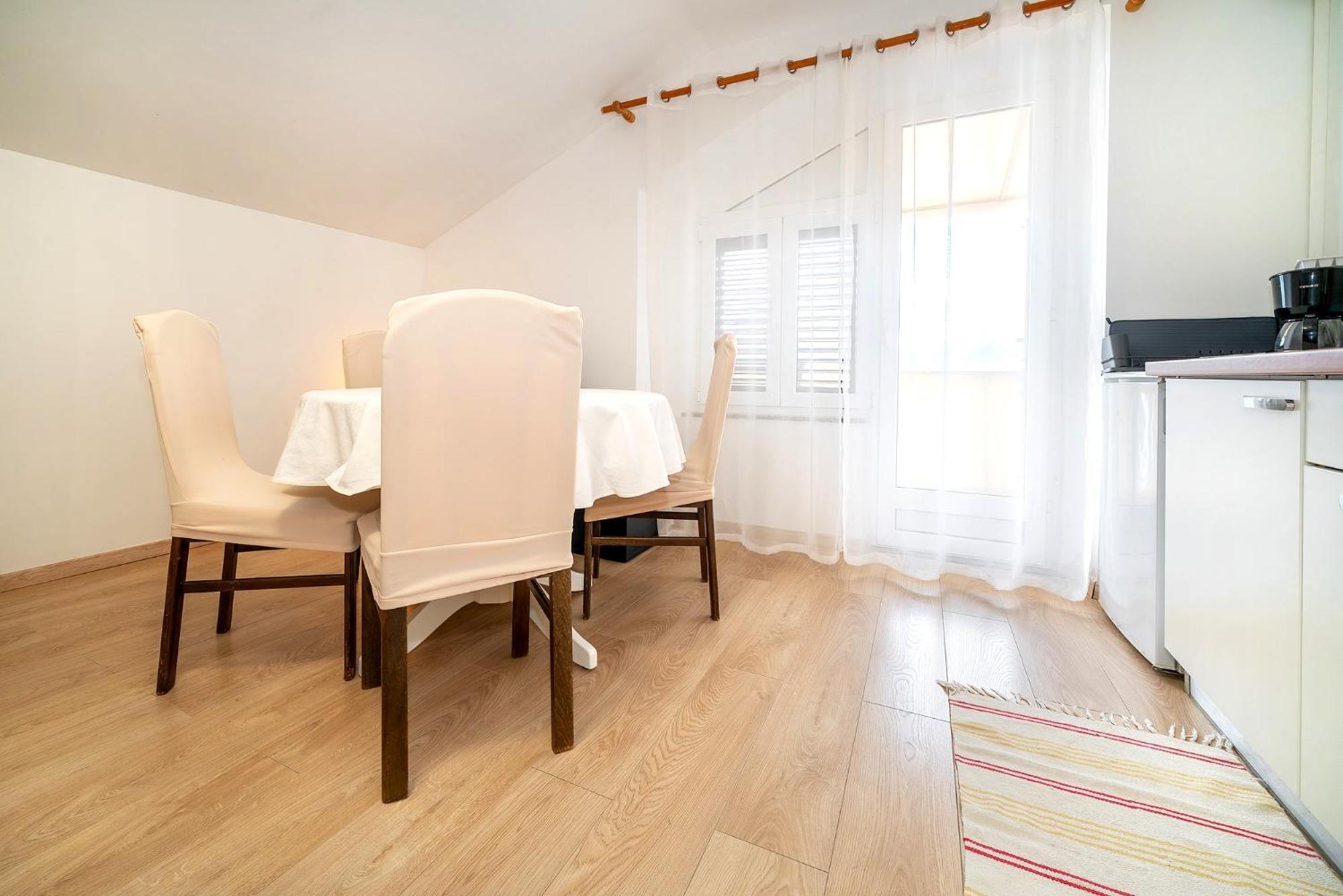 Studio Apartments Cavrak With Terrace Baška Eksteriør billede
