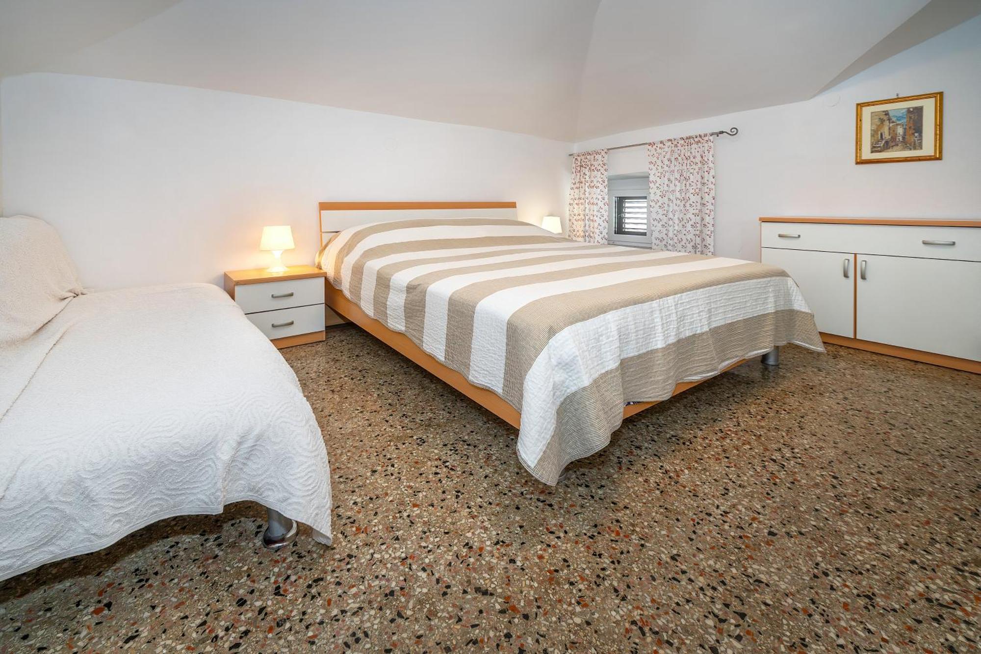 Studio Apartments Cavrak With Terrace Baška Eksteriør billede